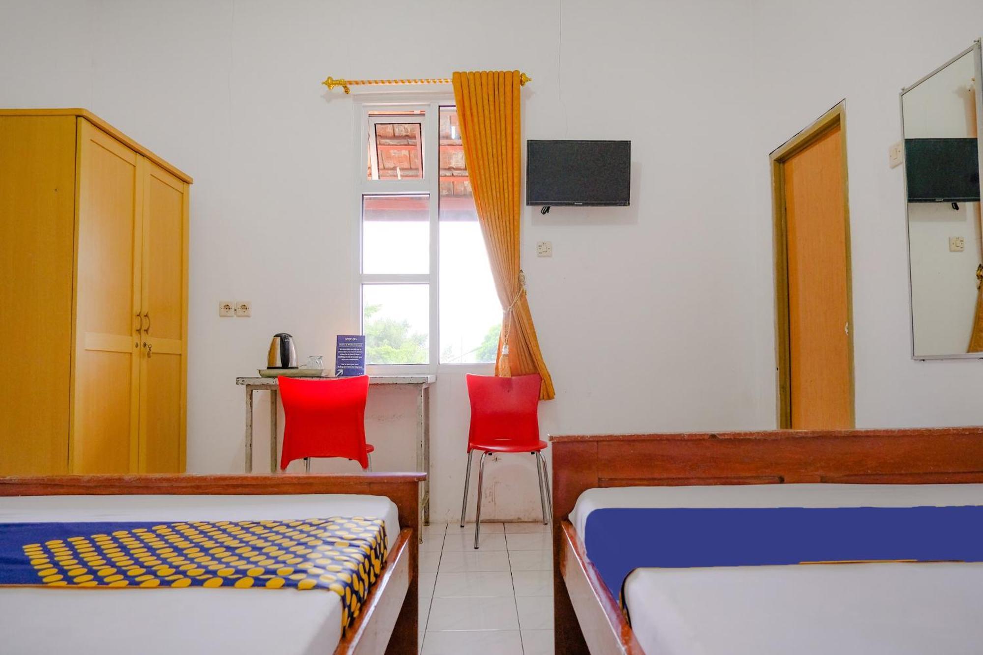Oyo Life 2638 Hotel Raya Sarangan Exterior photo