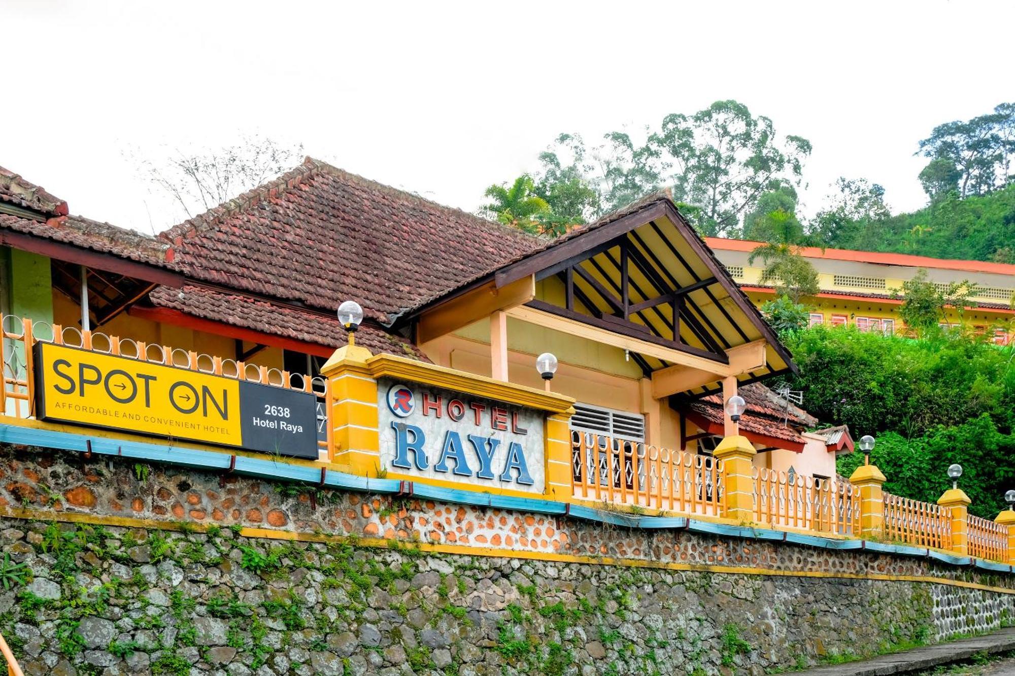 Oyo Life 2638 Hotel Raya Sarangan Exterior photo